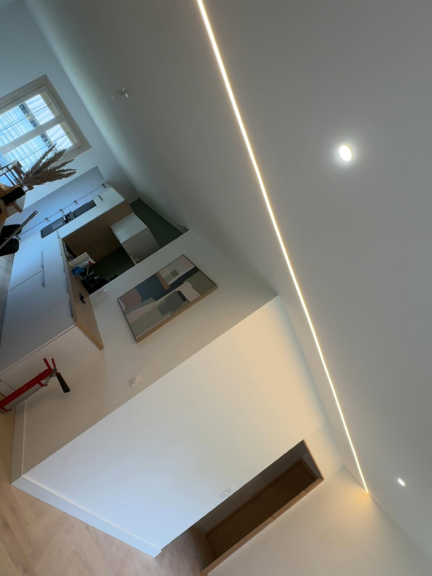 Aménagement intérieur avec éclairage LED encastré